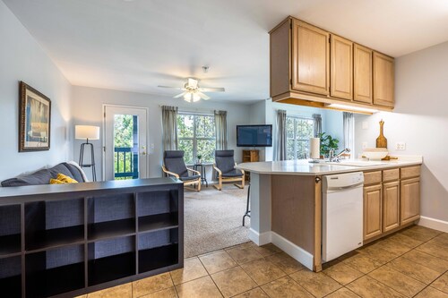 28 Lodge - Heart of Downtown! Walkable, Excellent Location, River View!