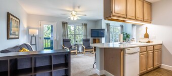 28 Lodge - Heart of Downtown! Walkable, Excellent Location, River View!