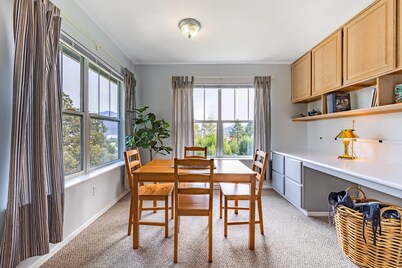 28 Lodge - Heart of Downtown! Walkable, Excellent Location, River View!