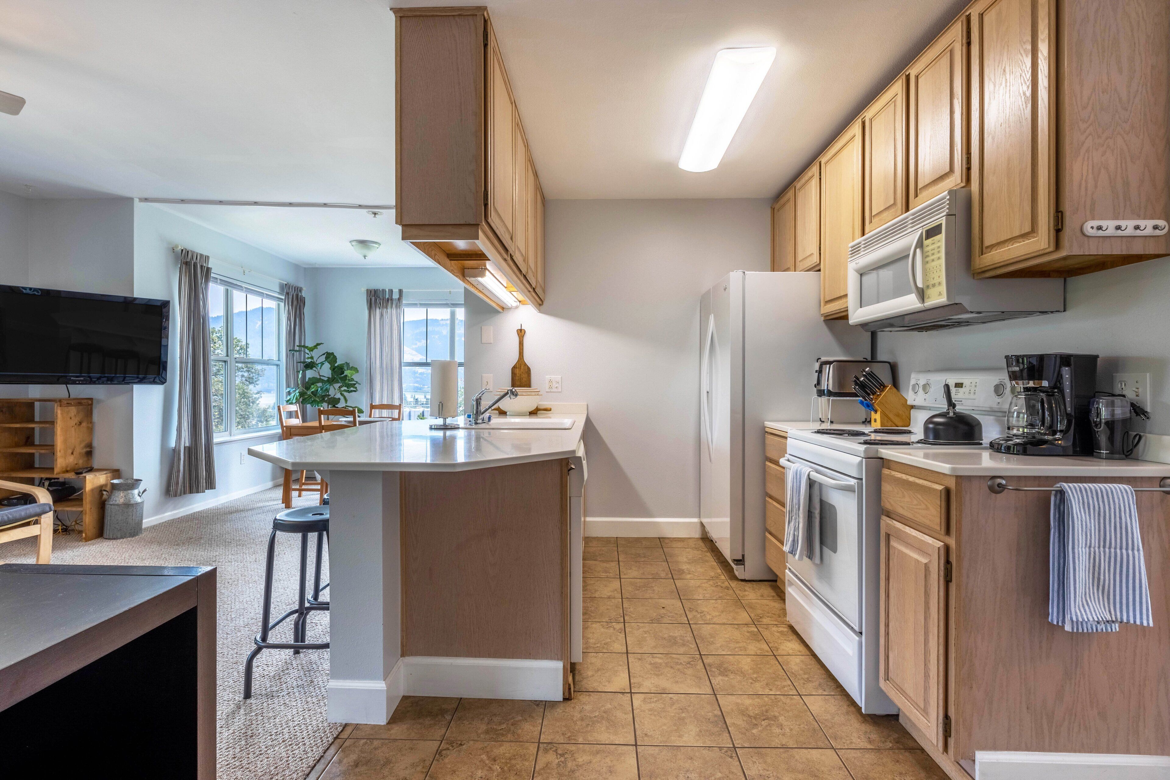 雪櫃、微波爐、焗爐、爐具