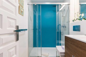 Douche, séchoir à cheveux