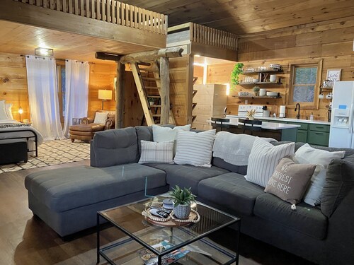 Serene Cabin on 400 acres, deep in woods w/ a pond. Perfect for 2, can sleep 8