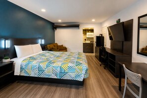 Premium bedding, pillow-top beds, desk, laptop workspace - TOWN PLACE STUDIO (Snyder)