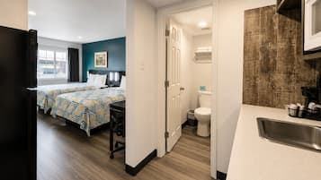Studio Suite Comfort, 2 Tempat Tidur Queen | Seprai premium, bantalan ekstra lembut, dan meja kerja
