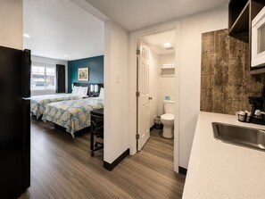 Suite estudio Confort, 2 camas Queen size | Ropa de cama de alta calidad, camas con pillow-top y escritorio 