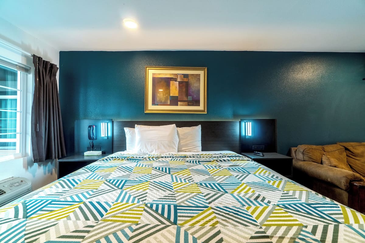 1 bedroom, premium bedding, pillowtop beds, desk