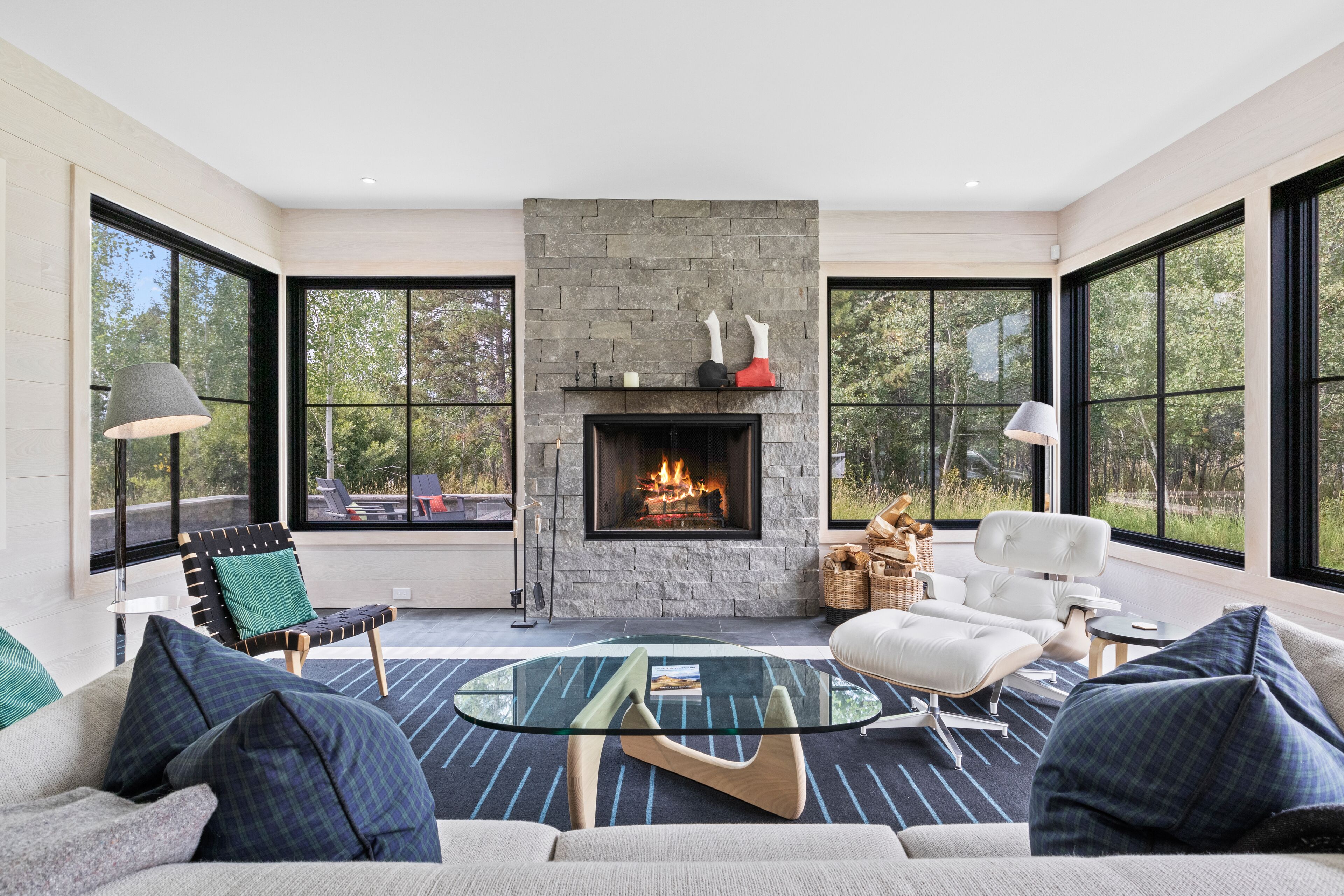 RMR:  Modern 4BR Oasis Located in The Aspens