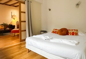 2 bedrooms, iron/ironing board, free WiFi, bed sheets