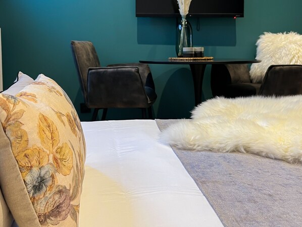 Iron/ironing board, free WiFi, bed sheets