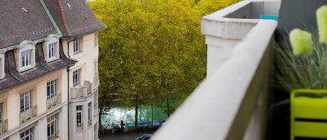 المنطقة المحيطة بالمنشأة