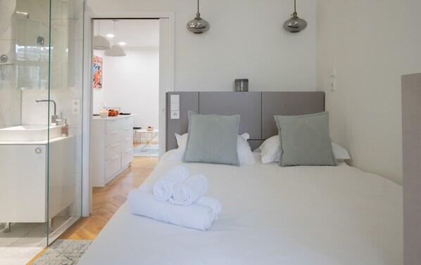 1 室のベッドルーム、アイロン / アイロン台、WiFi (無料)、ベッドシーツ