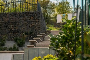 Property grounds - Captivating 3-Bedrooms Cottage in the hills (Uhliska)