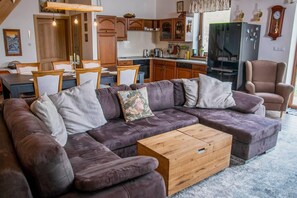 TV, fireplace, stereo
