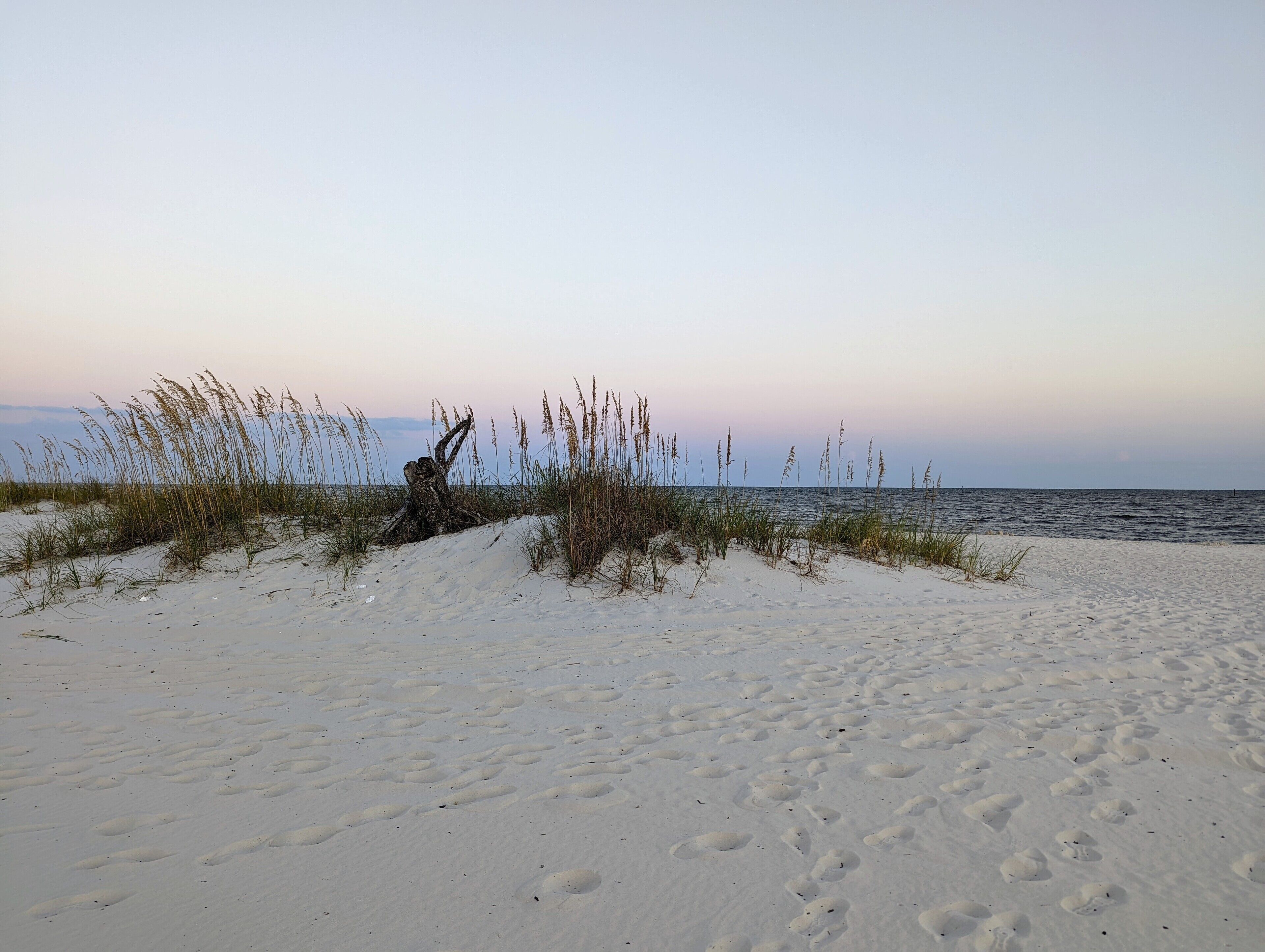 Beach nearby, sun loungers, beach towels