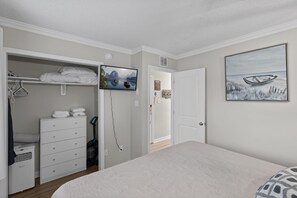 1 habitación, tabla de planchar con plancha, wifi gratis y ropa de cama 