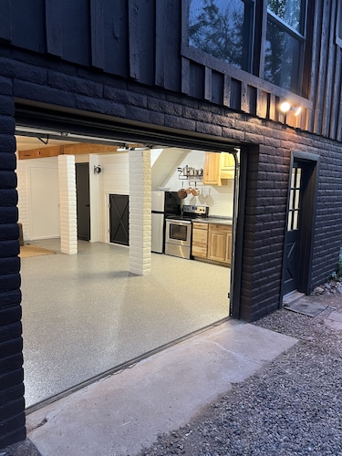 Horse friendly Mountain Hideaway under the rim with scenic views! 