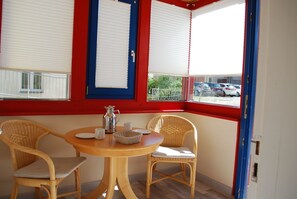 Dining - Vacation apartment Emmy 04, completely restored in the preserved seaside resort style - Villa (Heringsdorf)