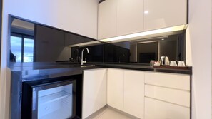 Elite Suite, 2 Bedrooms, Balcony, Mountain View | Egyptian cotton sheets, premium bedding, free minibar, in-room safe