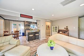 Kirkland Vacation Rental | 3BR | 2BA | 1 Step Required | 1,500 Sq Ft