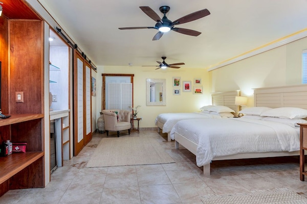 Bureau, fer et planche Ă repasser, Wi-Fi gratuit, draps fournis