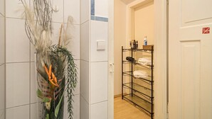 A bathroom with a shower, a glass vase with plants, and a metal towel rack. - Apartment 'Seenaah Lindau 9' 3 Minutes from the Lake with Wi-Fi, No Kitchen (Lindau)