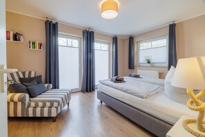 2 bedrooms, free WiFi, bed sheets - Apartment 'Boddenkieker 12' close to the Sea with Terrace & Wi-Fi (Zingst)