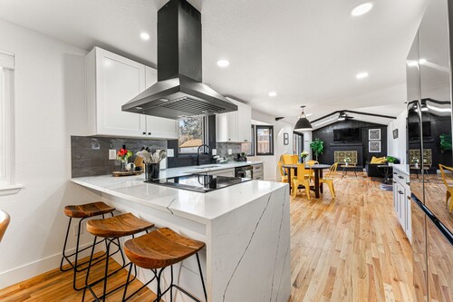 Lux & Stylish Family friendly, H Tub, Wi-Fi, EV CHARGE POINT