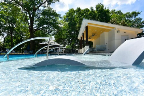 Charming cottage with pool, patio, central AC & fitness area