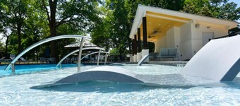 Charming cottage with pool, patio, central AC & fitness area