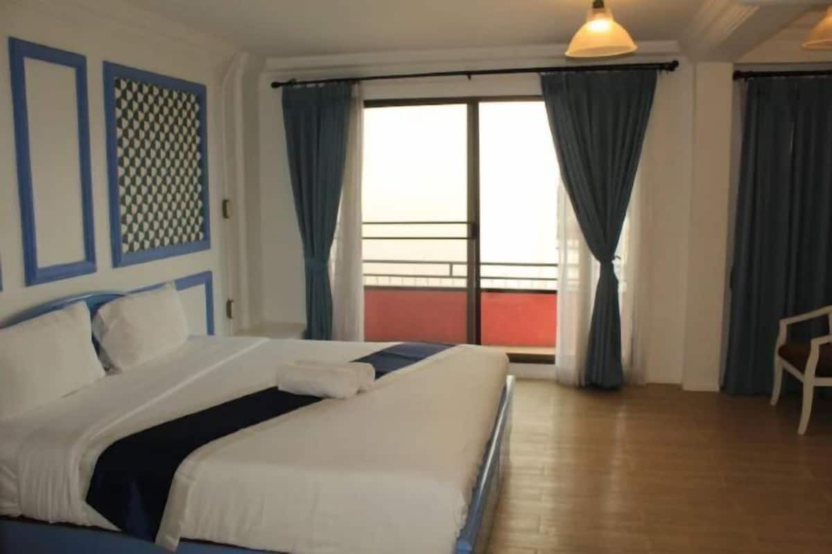 Pillow-top beds, in-room safe, free WiFi, bed sheets