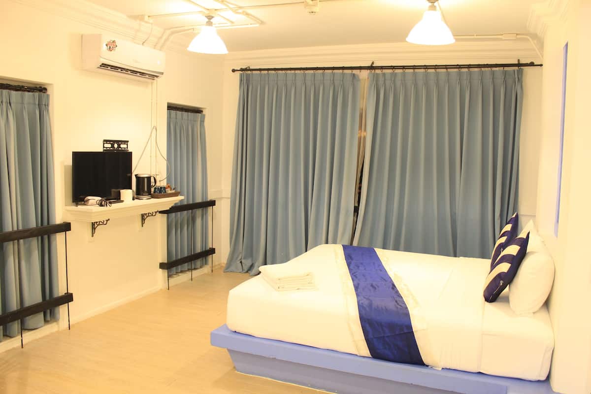 Pillow-top beds, in-room safe, free WiFi, bed sheets