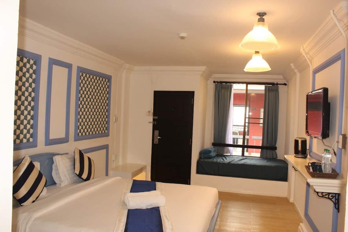 Pillow-top beds, in-room safe, free WiFi, bed sheets