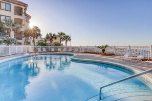 A heated pool - Windancer! Experience the Emerald Coast! (Miramar Beach)