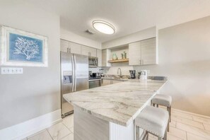 Fridge, microwave, oven, stovetop - Windancer 107 (Miramar Beach)