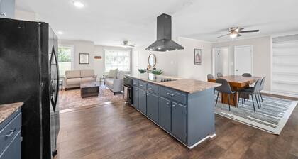 Charming Remodeled home in peaceful neighborhood (pet friendly)