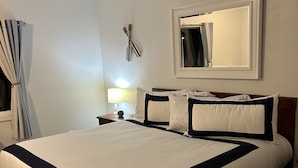 Deluxe Single Room | Premium bedding, WiFi (free), bed sheets - Newport Bay Motel (Newport)