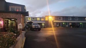 Exterior - Newport Bay Motel (Newport)