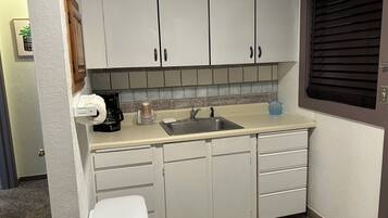 Premier Suite | Private kitchen | Microwave