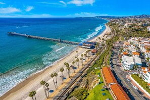 Beach nearby - Dog-friendly condo with an ocean view, balcony & pool - beach across the street (San Clemente)