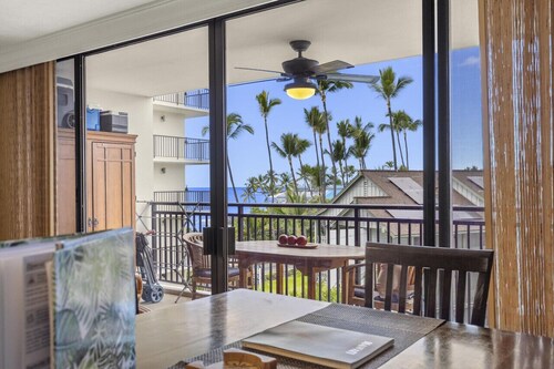 Aloha Spirit in Downtown Kona - Right by the Ocean