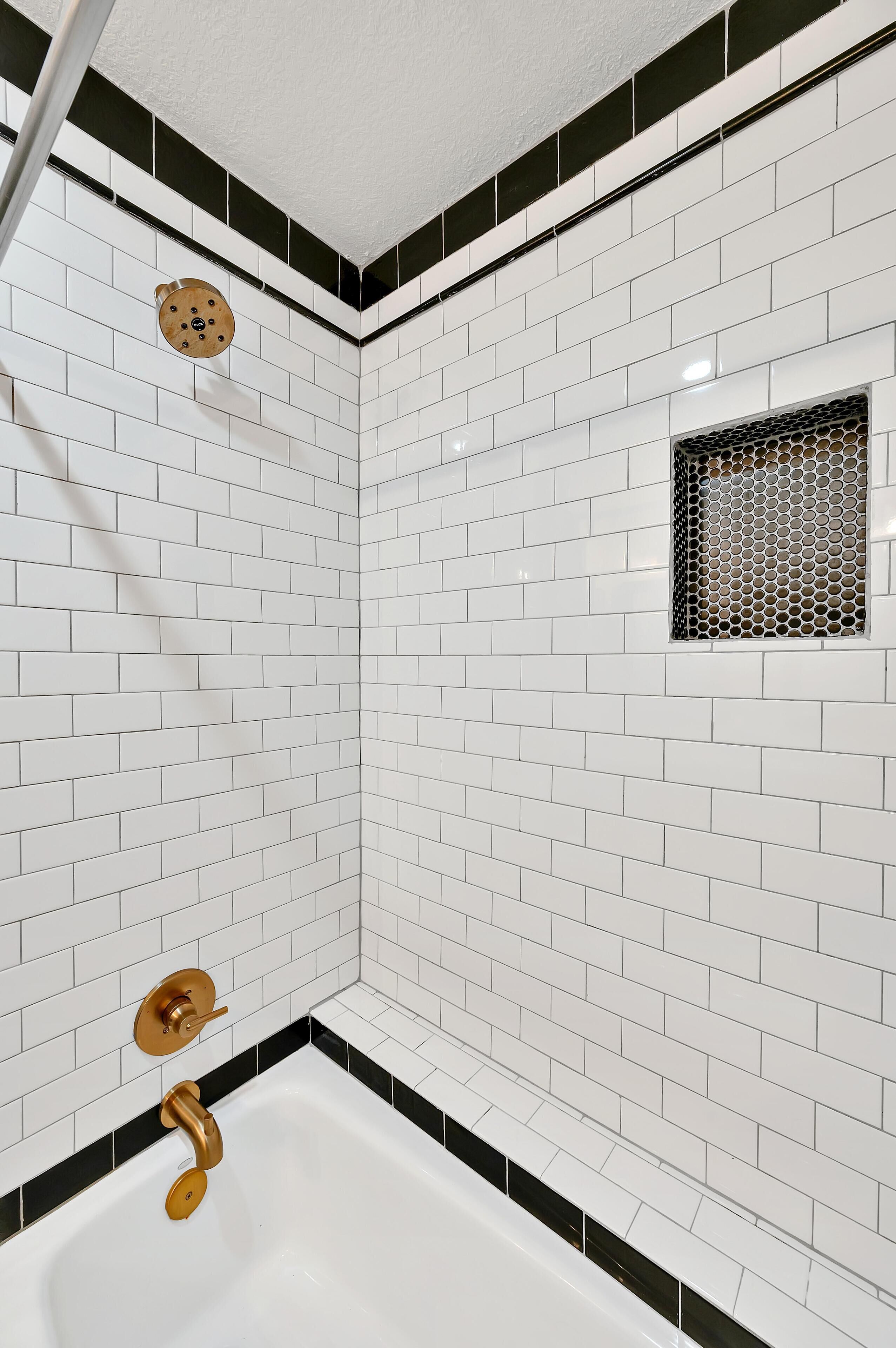 Combined shower/bathtub, hair dryer, towels, soap