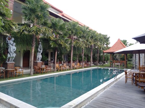 Suspicious Deluxe Double Room @ North Wing Canggu Resort