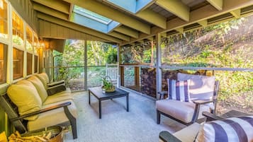 電視、壁爐、足球機