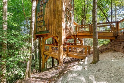 Amazonia- Pet Friendly, Firepit, Outdoor Shower