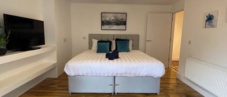 2 quartos, ferros/tábuas de passar roupa, Wi-Fi de cortesia