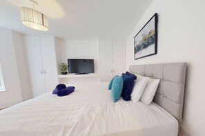 Desk, iron/ironing board, free WiFi, bed sheets