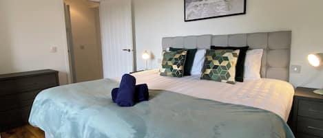 2 dormitoris, planxa i posts de planxar, wifi gratuïta i roba de llit