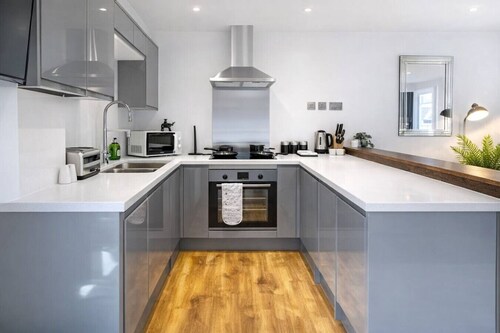 Spacious 2BR Bradford Home for 6