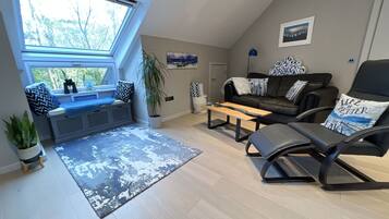 Smart TV, books, stereo