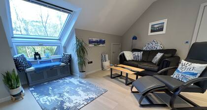 River Vista Retreat: âïžâïž ~NEW~ Luxury Apart. with Views, Parking & Bike storageâïžâïž